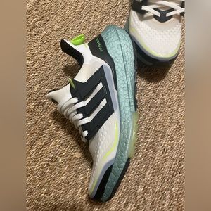 Adidas Ultra Boost 21 Cold.Rdy in White Signal Green
